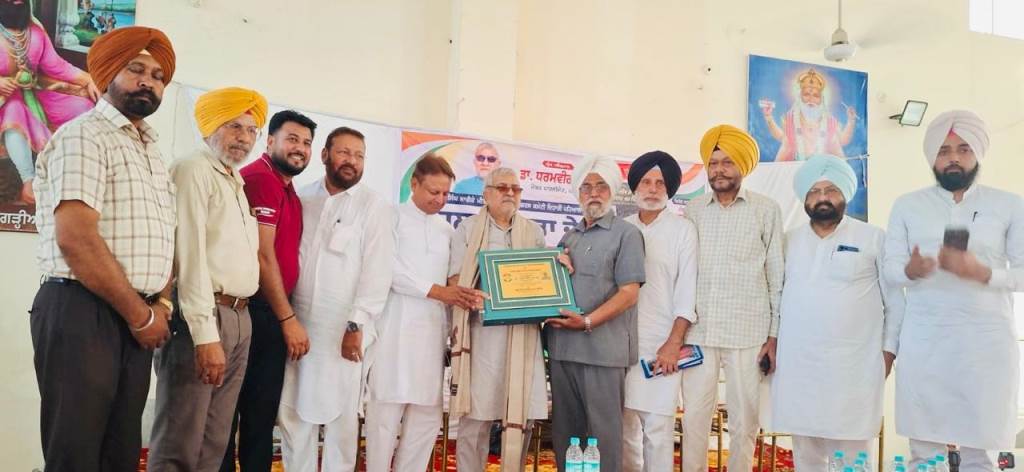 डॉ धर्मवीर गांधी द्वारा नाभा हलके के कांग्रेसी कार्यकर्ताओं का भादसों में मिलन समारोह और पंजाबी मैगजीन गुसईयां का जून अंक लोकार्पण